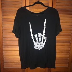 Skull hand shirt